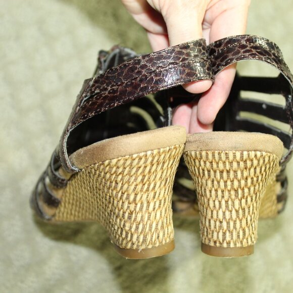 Aerosoles Women's 8 Brown Black Strappy Snakeskin Patent Print 2.5" Wedge Heels - Picture 5 of 7